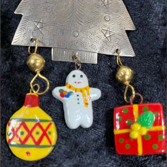 Vintage Sliver Tone Metal Christmas Tree Brooch Pin Dangle Charms 80s Jewelry - Picture 4 of 5